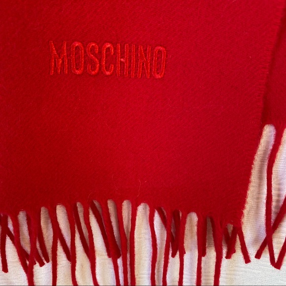 Moschino red logo lambswool fringed scarf